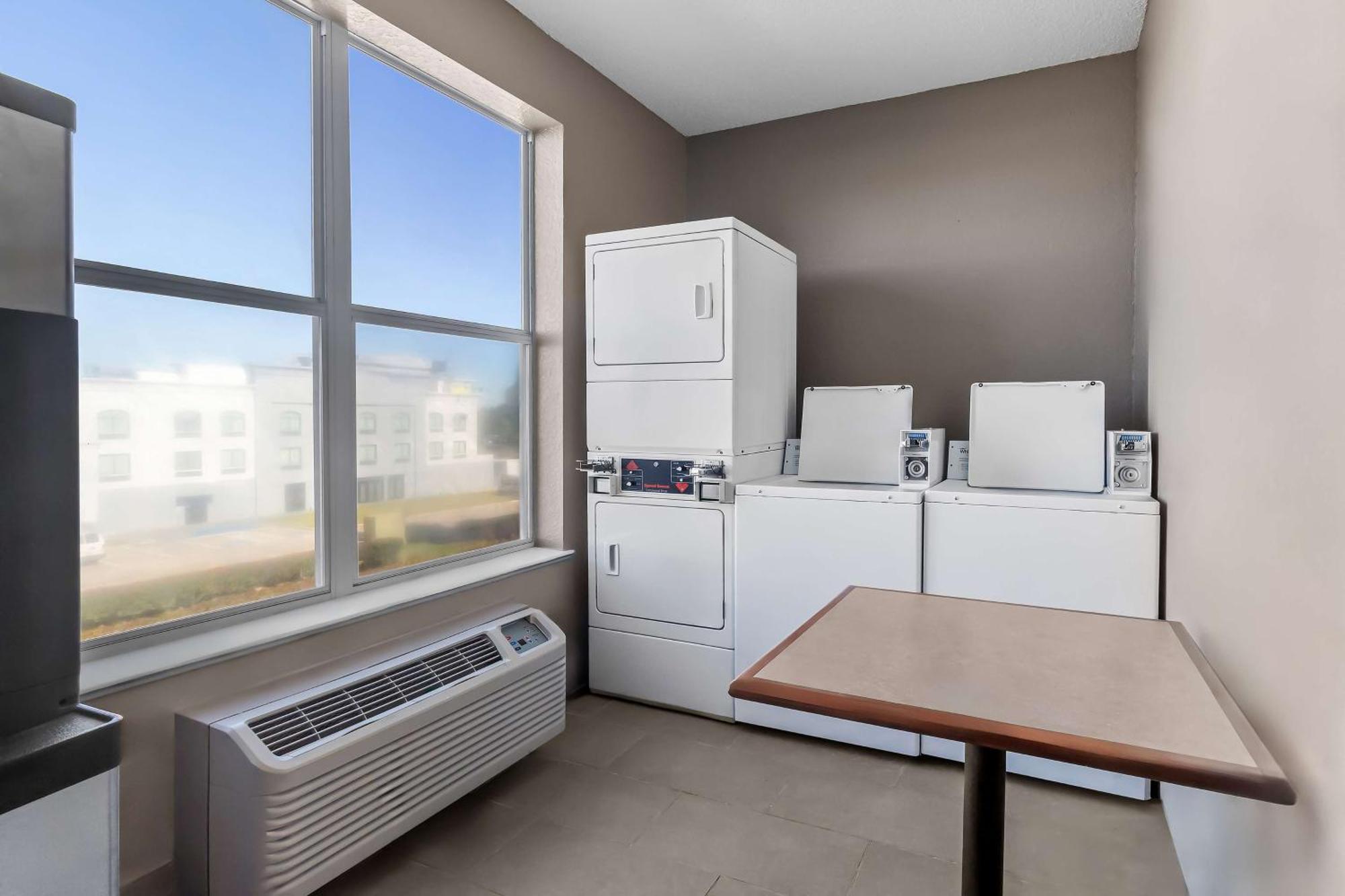 Sonesta Essential Iah Airport Jfk Boulevard - Newly Renovated Houston Exterior foto